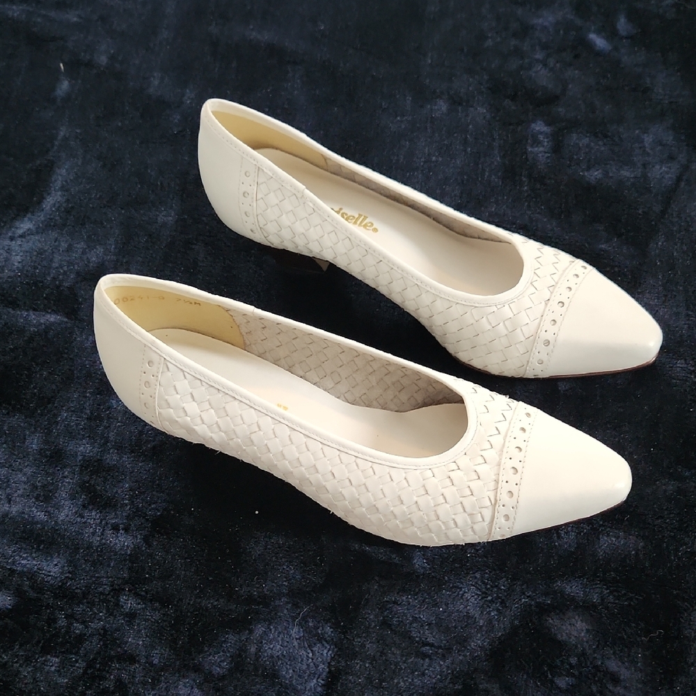 Mademoiselle White Shoes Sz 7.5